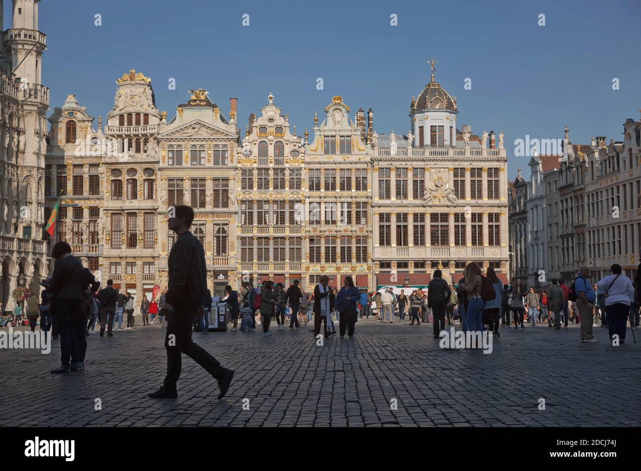 Brüssel, Belgien - 23. September 2017: Touristen besuchen den Grand Place in Brüssel in Belgien im Sommer. Stockfoto