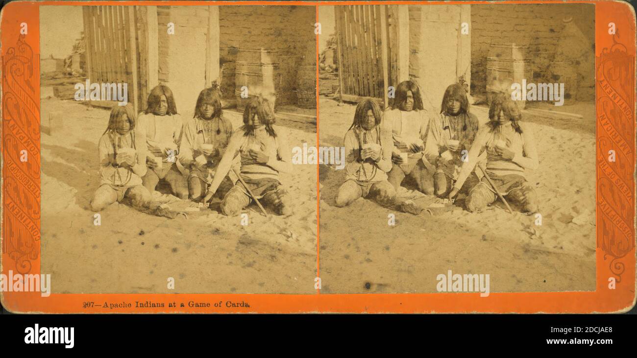 Apache Indianer bei einem Kartenspiel., Standbild, Stereographen, 1850 - 1930, Kontinent Stereoscopic Company Stockfoto