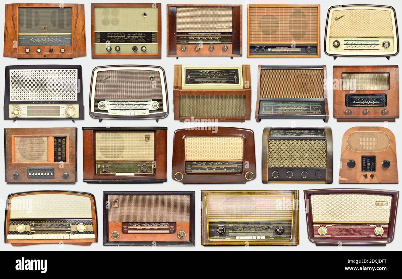 Sammlung von alten Vintage-Radios, Retro-Audio-Ausrüstung Hintergrund Stockfoto