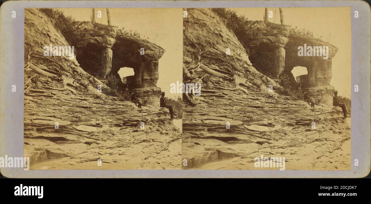 Ostansicht der Kapelle. Pictured Rocks., Standbild, Stereographen, 1870, Holmes, William B. Stockfoto