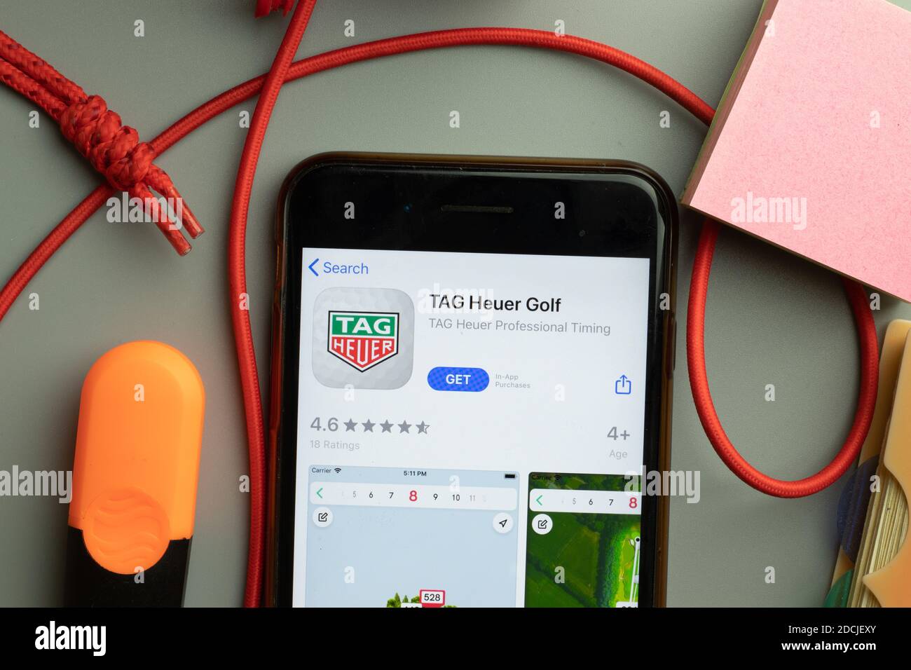 New York, USA - 7. November 2020: TAG Heuer Golf App Store Logo auf dem Telefonbildschirm, illustrative Editorial. Stockfoto