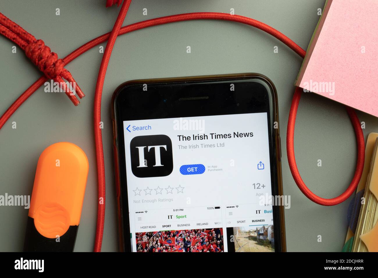 New York, Vereinigte Staaten - 7 November 2020: Das Irish Times News App Store Logo auf dem Telefonbildschirm, illustrative Editorial. Stockfoto