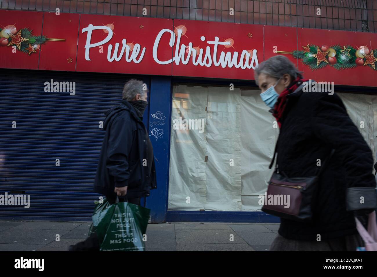 Weihnachtseinkäufe im 2. Bis letzten Tag, bevor die Cchops für eine zweite 3-wöchige Sperre schließen (unter Schottlands Tier 4-Sperrsystem), im Vorfeld zu Weihnachten, in Glasgow, Schottland, 19. November 2020. Stockfoto