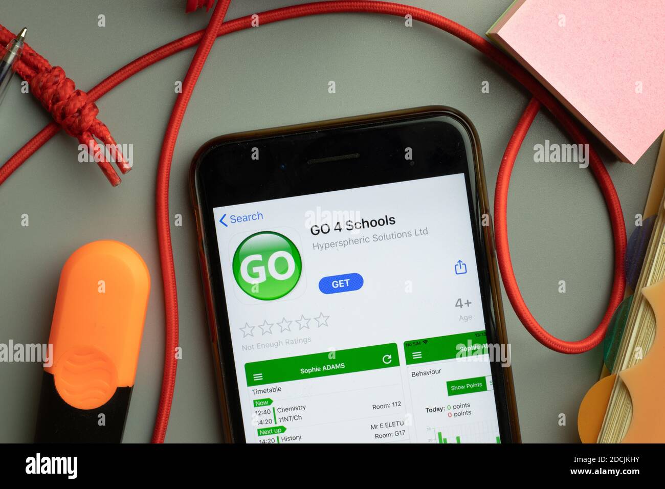 New York, USA - 7. November 2020: GO 4 Schools App Store Logo auf dem Telefonbildschirm, illustrative Editorial. Stockfoto