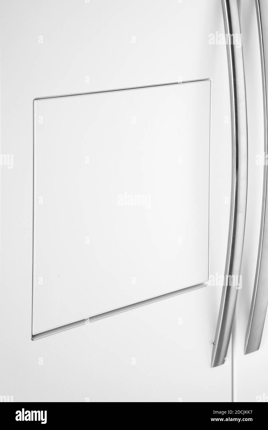 Kühlschrank, Eis- und Wasserspender, moderne Nahaufnahme Stockfoto