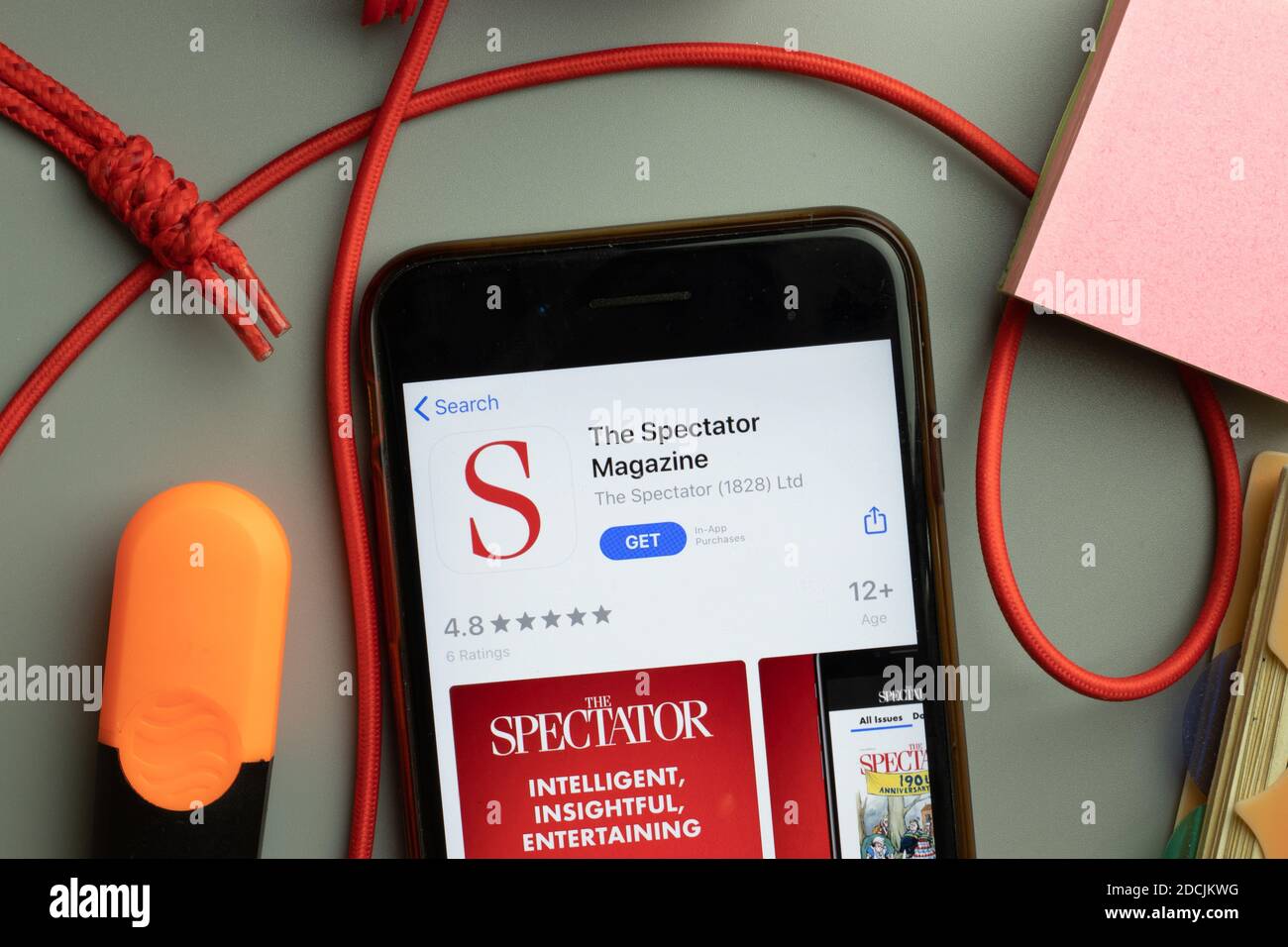 New York, USA - 7. November 2020: Das Spectator Magazine App Store Logo auf dem Telefonbildschirm, illustrative Editorial. Stockfoto