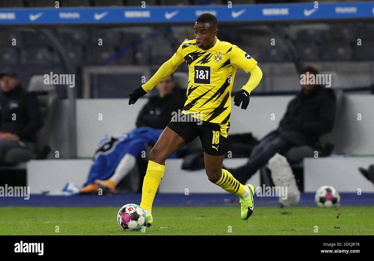 Stadt Berlin, Deutschland. 21. Nov, 2020. firo: 21.11.2020 Fußball, Fußball 1. Bundesliga, Saison 2020/2021 Hertha BSC Berlin - BVB Borussia Dortmund Youssoufa Moukoko, Individual Action Quelle: dpa/Alamy Live News Stockfoto