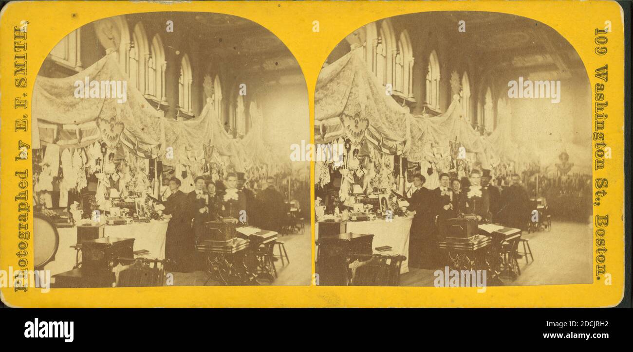 Frauen in einer Ausstellung, möglicherweise von Odd Fellows Mitgliedern., Standbild, Stereografien, 1850 - 1930, Smith, Edward F. Stockfoto