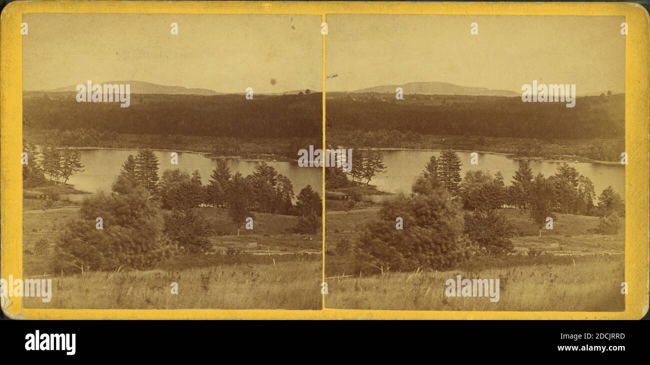 Blick auf einen See oder Fluss von einer Farm., Standbild, Stereographen, 1850 - 1930, Putnam, George T., 1851 Stockfoto