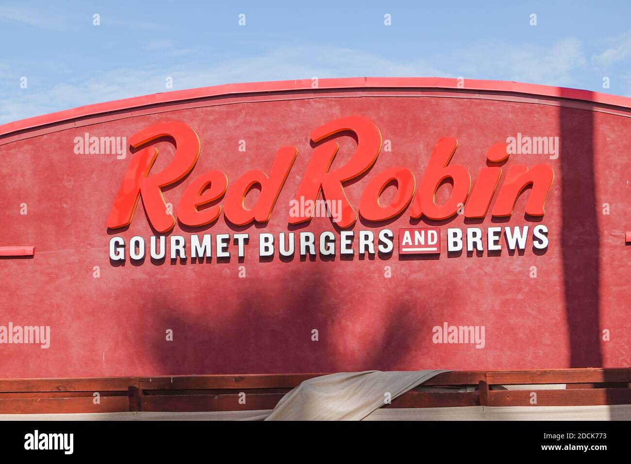 Red Robin Restaurant Schild und Logo. Amerikanische Restaurantkette mit ungezwungener Atmosphäre Stockfoto