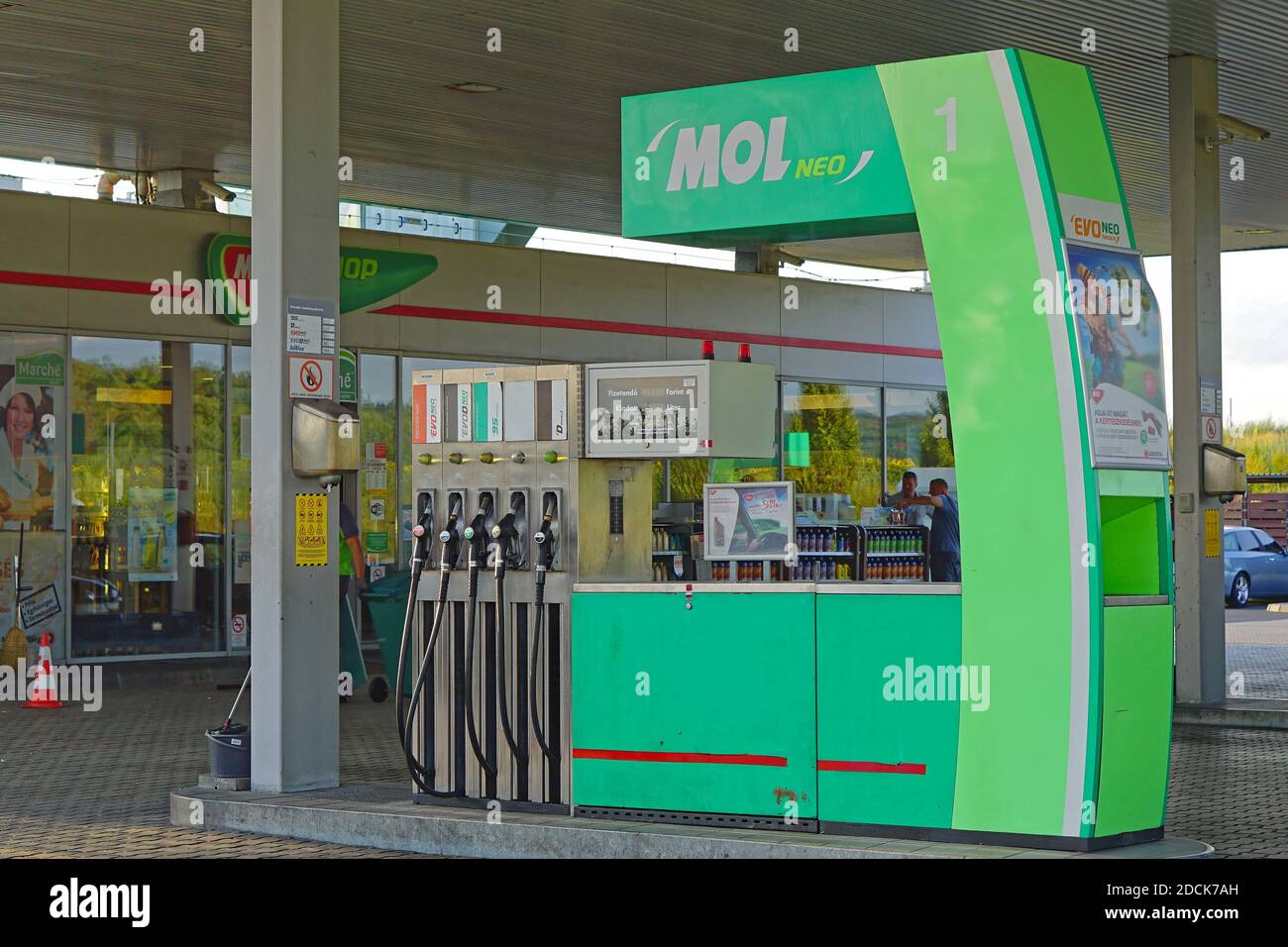 Budapest, Ungarn - 09. Juli 2015: Mol Tankstelle in der Nähe von Budapest, Ungarn. Stockfoto