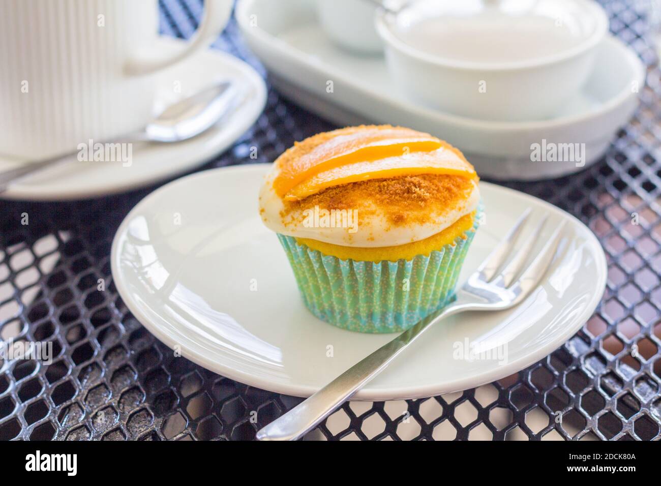 Ein Cupcake mit Frischkäse-Frosting in einem lokalen Café in Leyte, Philippinen Stockfoto