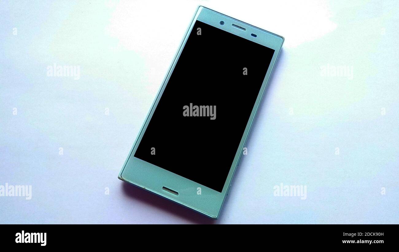 Handtelefon in weißem Hintergrund elegant Stockfoto