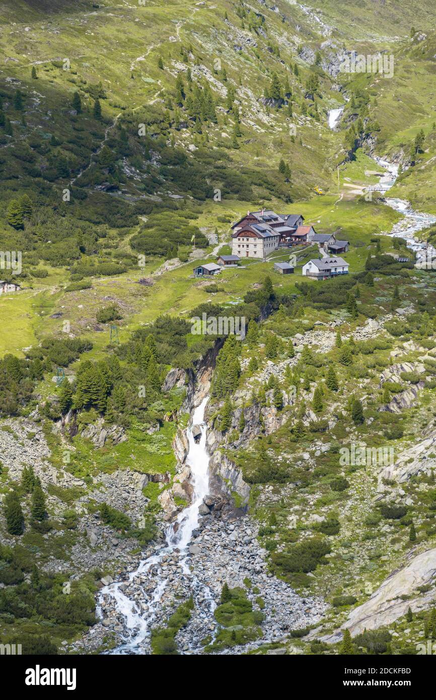 Berliner Hütte mit Zemmbach am Berliner Höhenweg, Zillertaler Alpen, Zillertal, Tirol, Österreich Stockfoto
