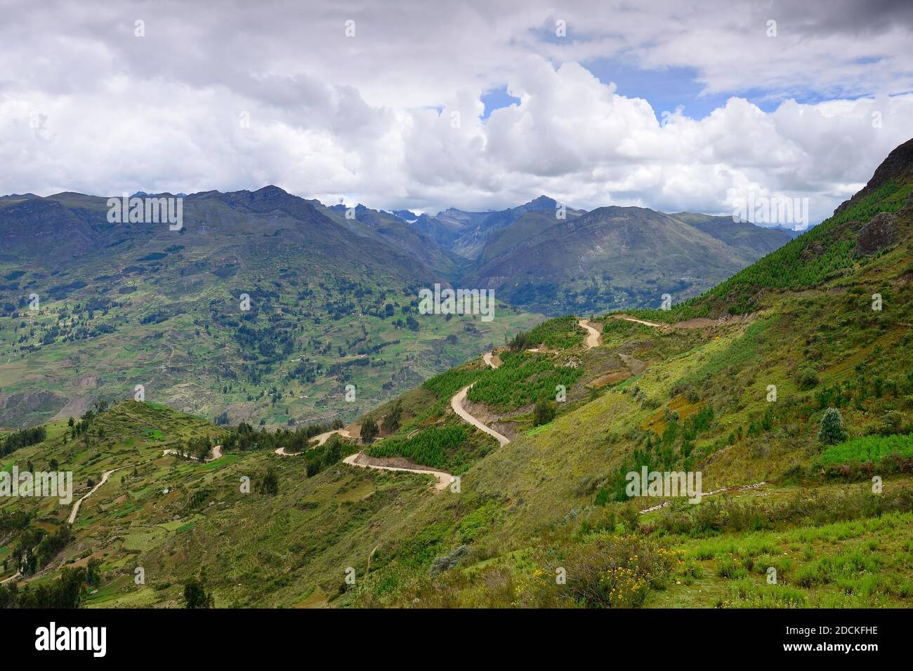 Kurvenreiche Bergstraße, Ruta 111, in der Nähe von Huaraz, Regio Ancash, Peru Stockfoto