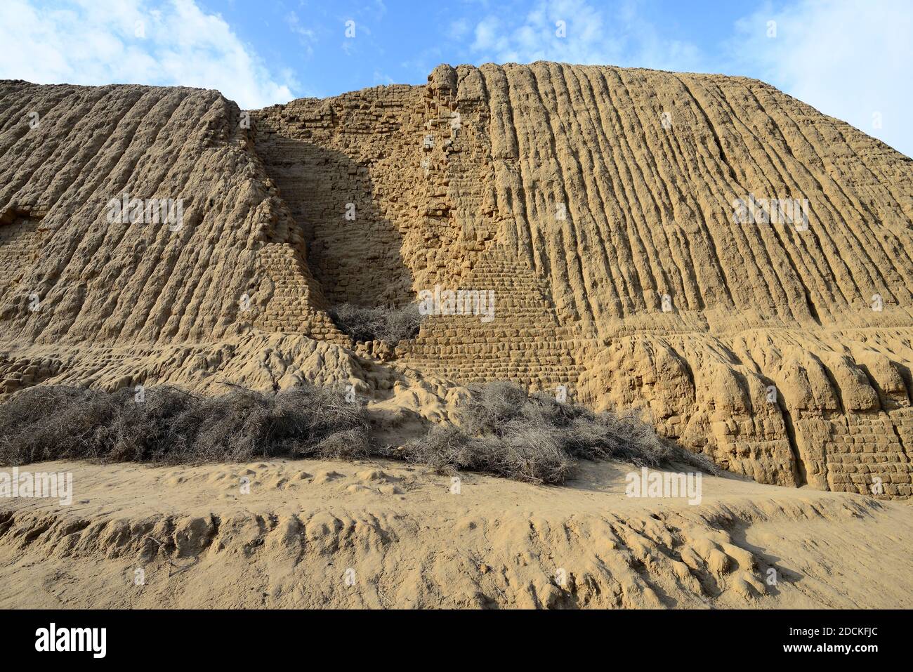 Lehmziegelpyramide der Sixin Kultur, Sechin Alto, Casma, Ancash Region, Peru Stockfoto