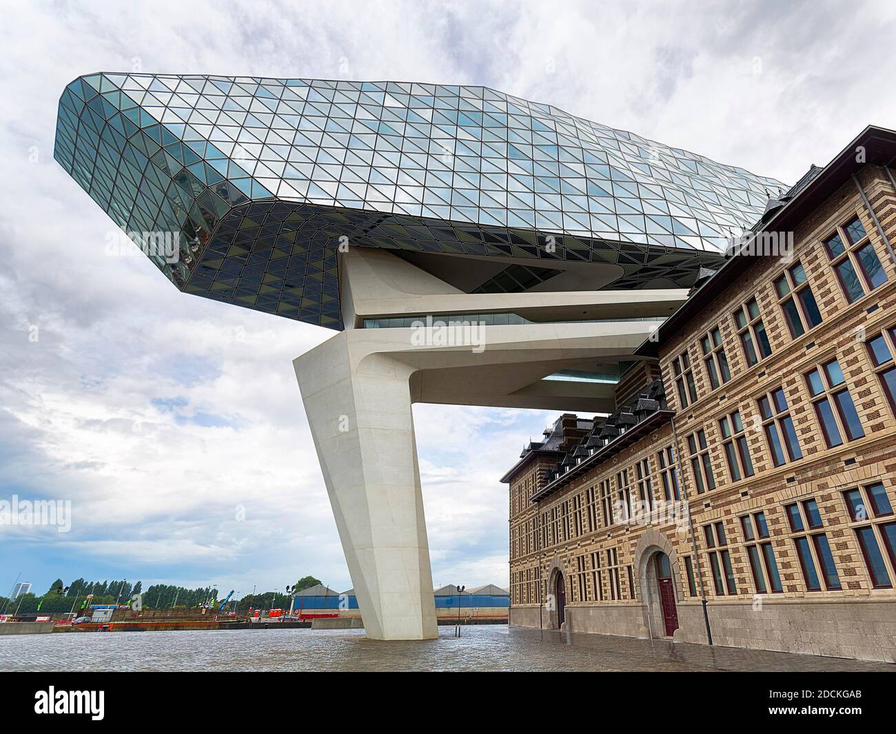 Port House, futuristisches Hafenhaus, moderne Architektur, Architektin Zaha Hadid, Het Eilandje, Antwerpen, Belgien Stockfoto