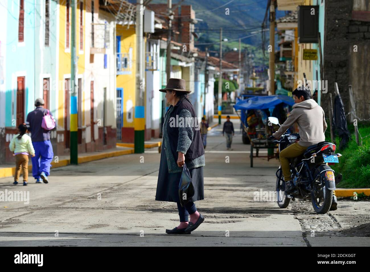 Dorfleben an der Hauptstraße, Chavin de Huantar, in der Nähe von Huaraz
