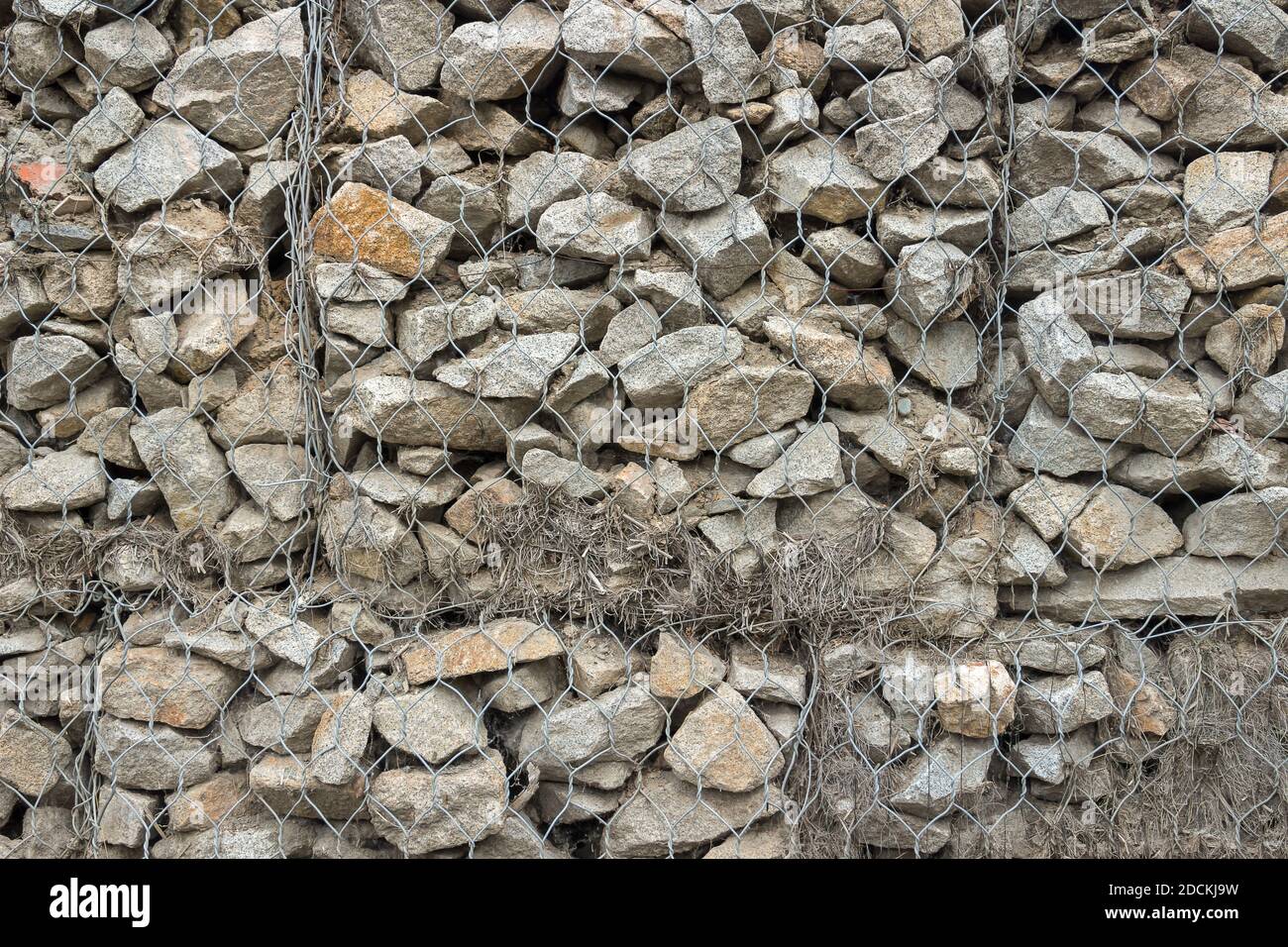 Wire gabion rock fence Fotos und Bildmaterial in hoher Auflösung Alamy