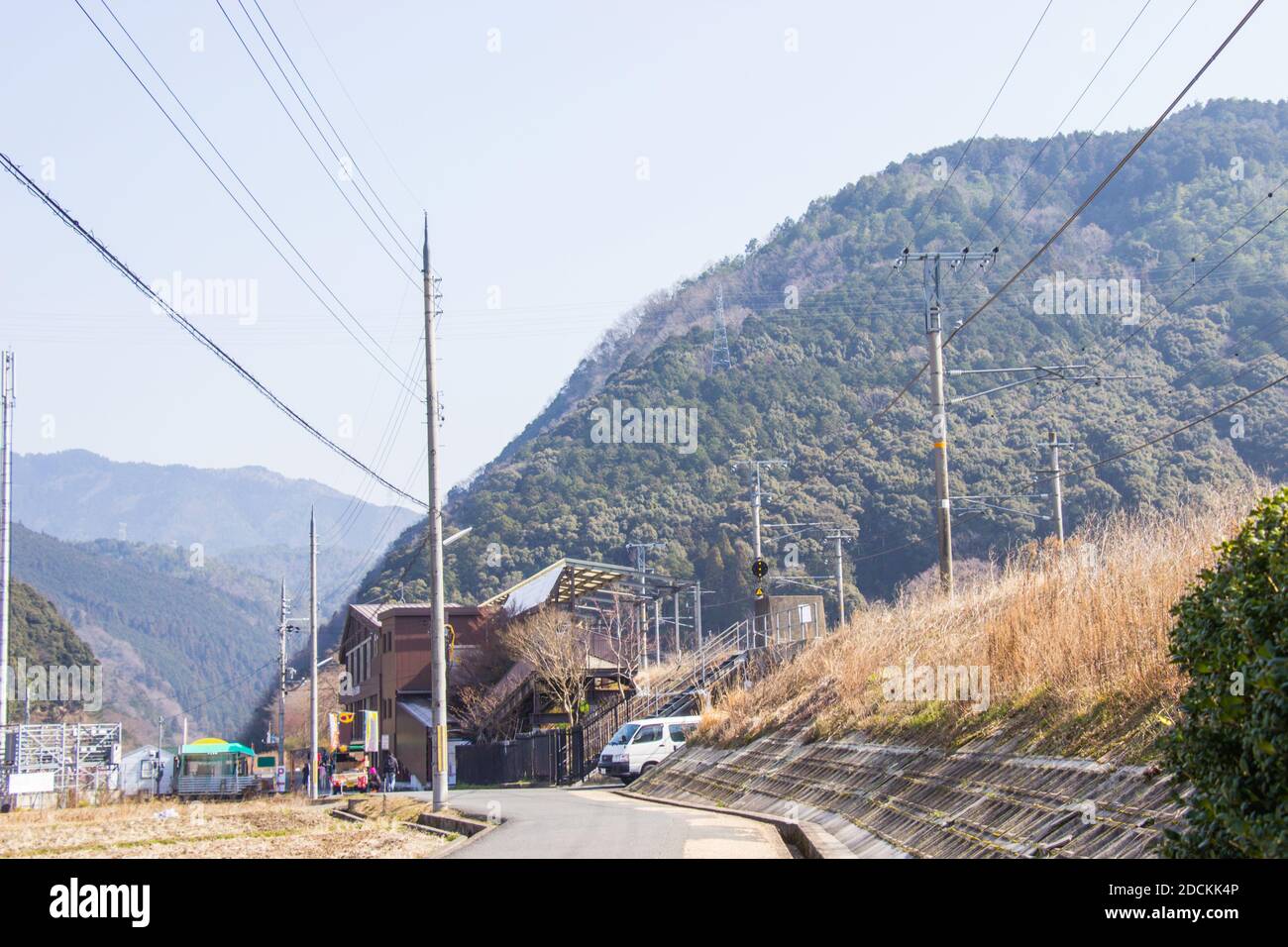 Sagano torokko oder sagano romantischen Bahnhof. Es ist eine Bahnstrecke für Sightseeing beliebt in Kyoto. Stockfoto