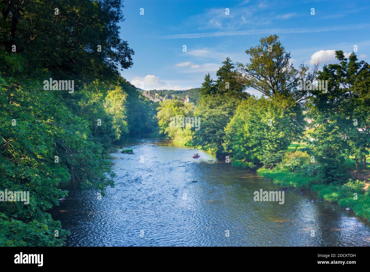 Mala Skala (Kleinskal) : Fluss Jizera (Iser), Kanu in , Liberecky, Region Liberec, Region Reichenberger , Tschechisch Stockfoto