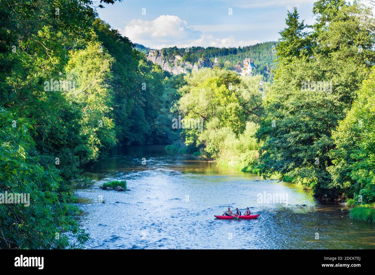 Mala Skala (Kleinskal) : Fluss Jizera (Iser), Kanu in , Liberecky, Region Liberec, Region Reichenberger , Tschechisch Stockfoto
