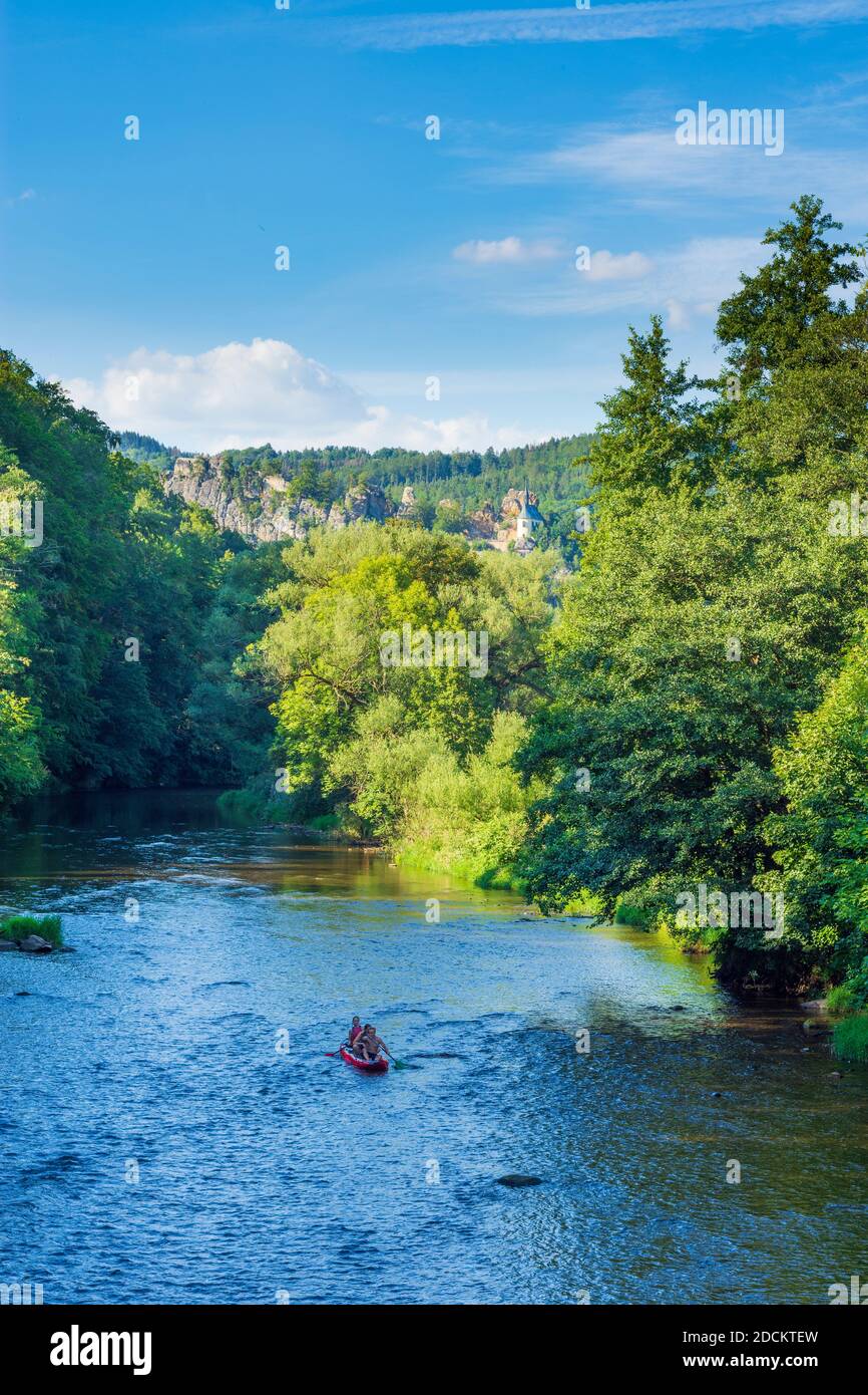 Mala Skala (Kleinskal) : Fluss Jizera (Iser), Kanu in , Liberecky, Region Liberec, Region Reichenberger , Tschechisch Stockfoto