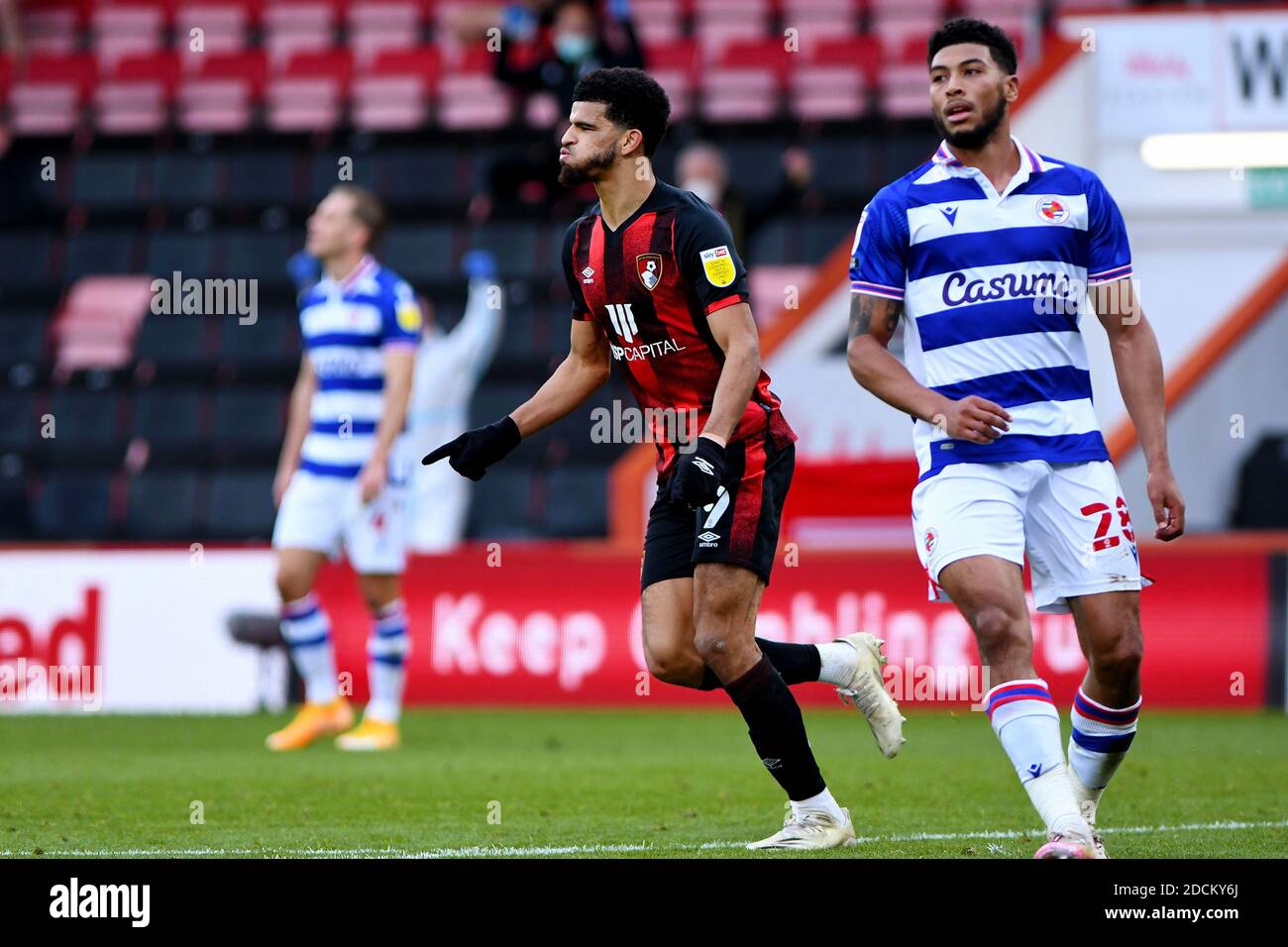 Dominic Solanke vom AFC Bournemouth feiert nach seinem vierten Tor, 4-2 - AFC Bournemouth gegen Reading, Sky Bet Championship, Vitality Stadium, Bournemouth, UK - 21. November 2020 nur redaktionelle Verwendung - es gelten die DataCo-Einschränkungen Stockfoto