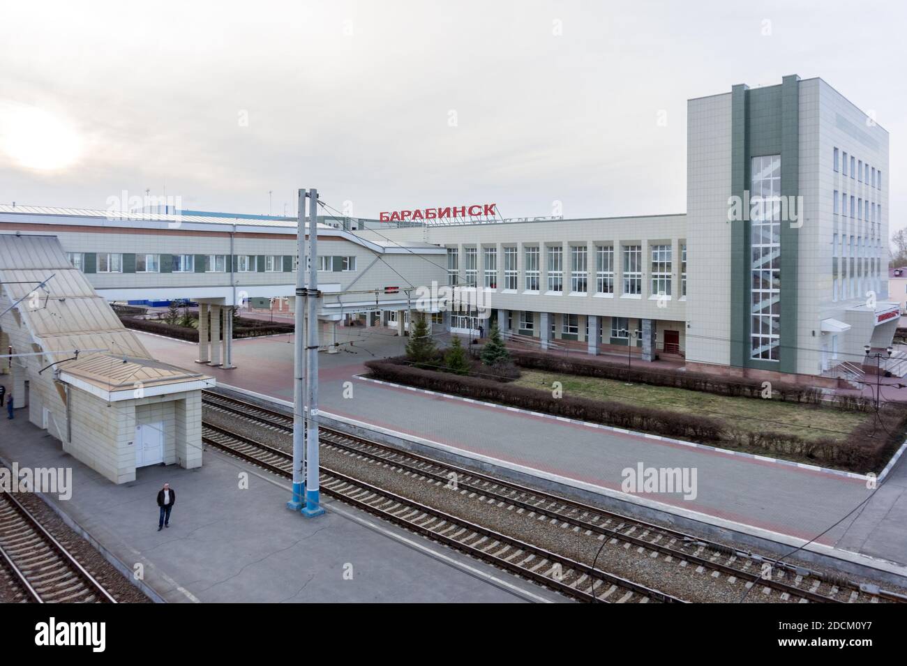 Der Bahnhof der sibirischen Stadt Barabinsk, auf der berühmten transsibirischen Eisenbahn. Stockfoto
