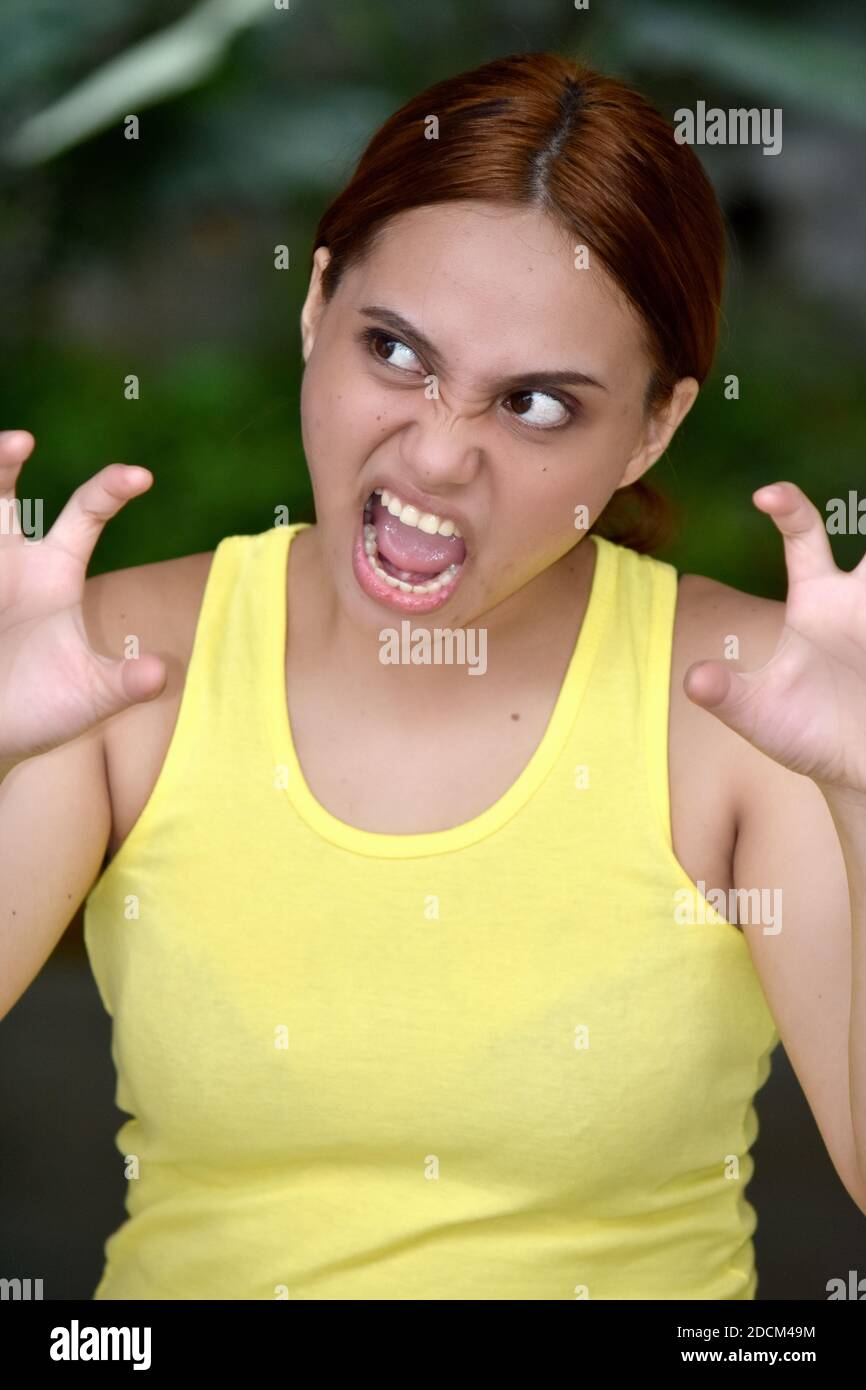 Eine Einschüchternde Filipina Weibliche Erwachsene Stockfoto