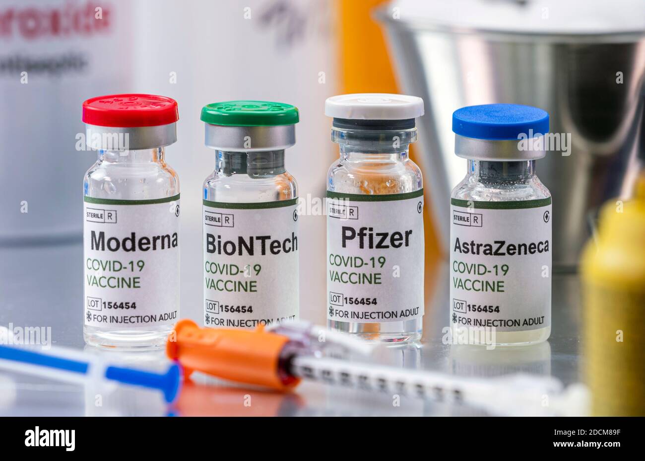 Mehrere Impfstoffe aus verschiedenen Laboratorien mit hoher Wirksamkeit gegen Covid-19, konzeptionelles Bild Stockfoto