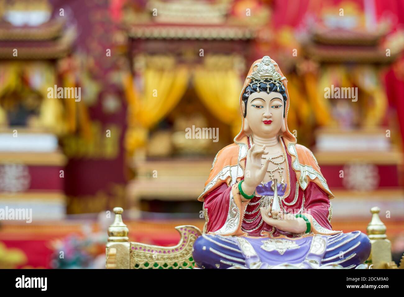 Buddhistische Artefakte, die während der Feier des chinesischen Neujahrs in Hua hin, Thailand, ausgestellt wurden Stockfoto