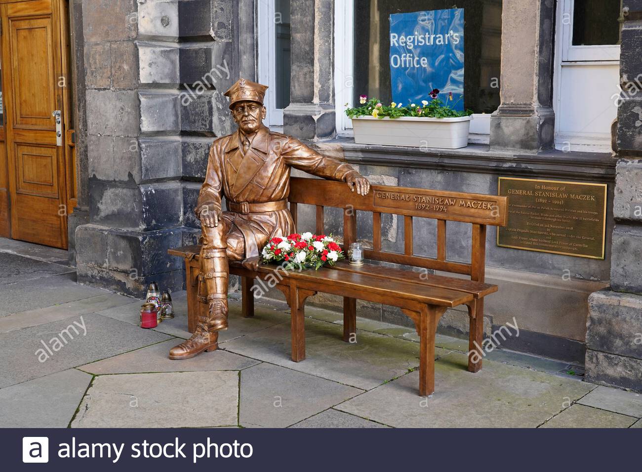 General Stanisław Maczek, 1892 – 1994, war ein polnischer Panzerkommandeur während des Zweiten Weltkriegs, Gedenkstätte an den City Chambers, Edinburgh. Vorgestellt im Jahr 2018. Stockfoto