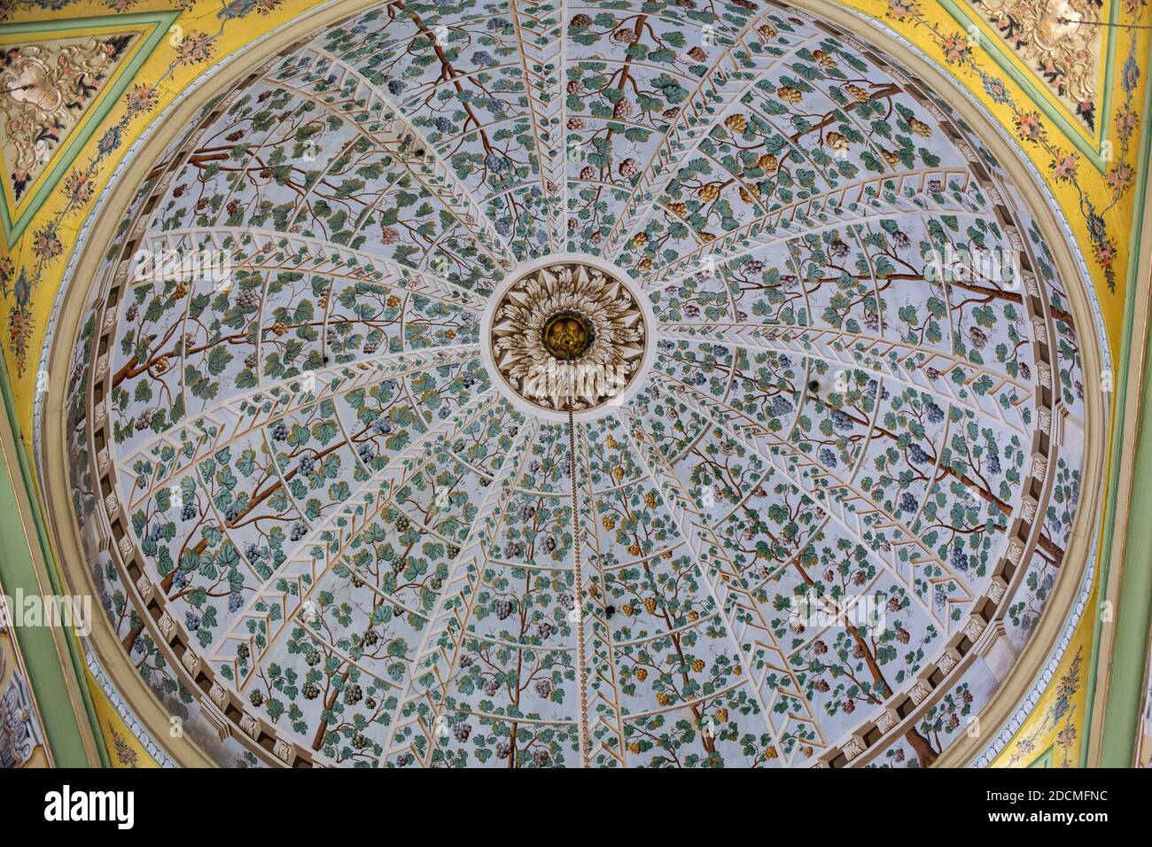 Innenansicht des Kaiserlichen Harems im Topkapi-Palast, einem großen Museum im Osten des Istanbuler Stadtteils Fatih in der Türkei. Stockfoto