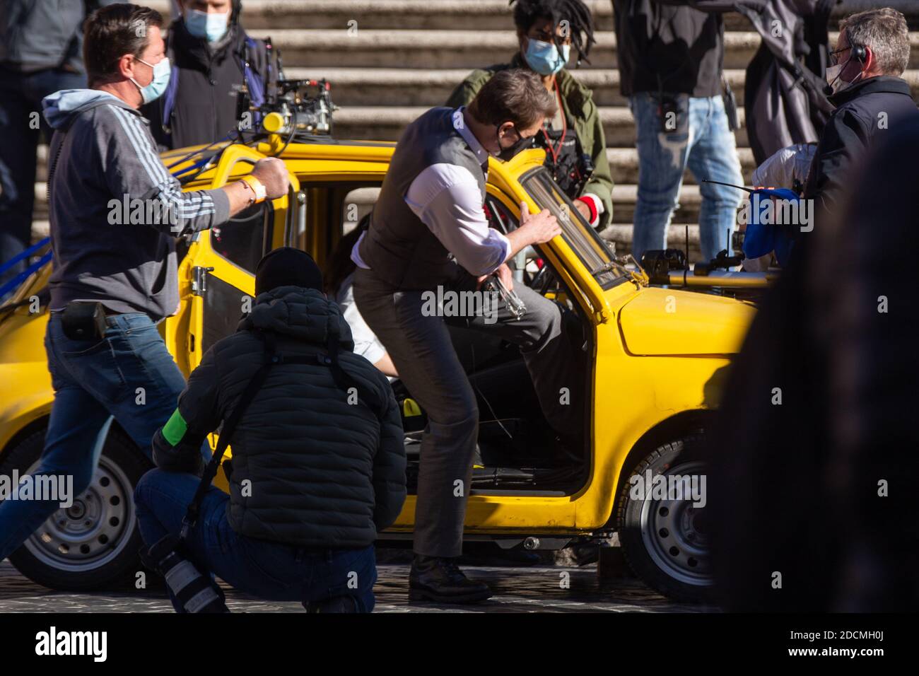 Rom, Italien. November 2020. Tom Cruise am Set von Mission Impossible 7 auf der Spanischen Treppe in Rom (Foto: Matteo Nardone/Pacific Press) Quelle: Pacific Press Media Production Corp./Alamy Live News Stockfoto