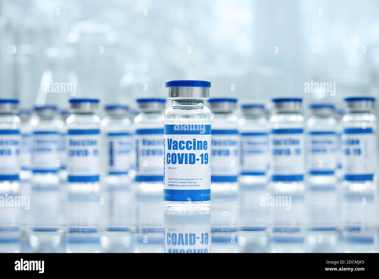 Covid 19 Impfstoffflaschen, Corona Virus Cure Herstellungskonzept. Stockfoto