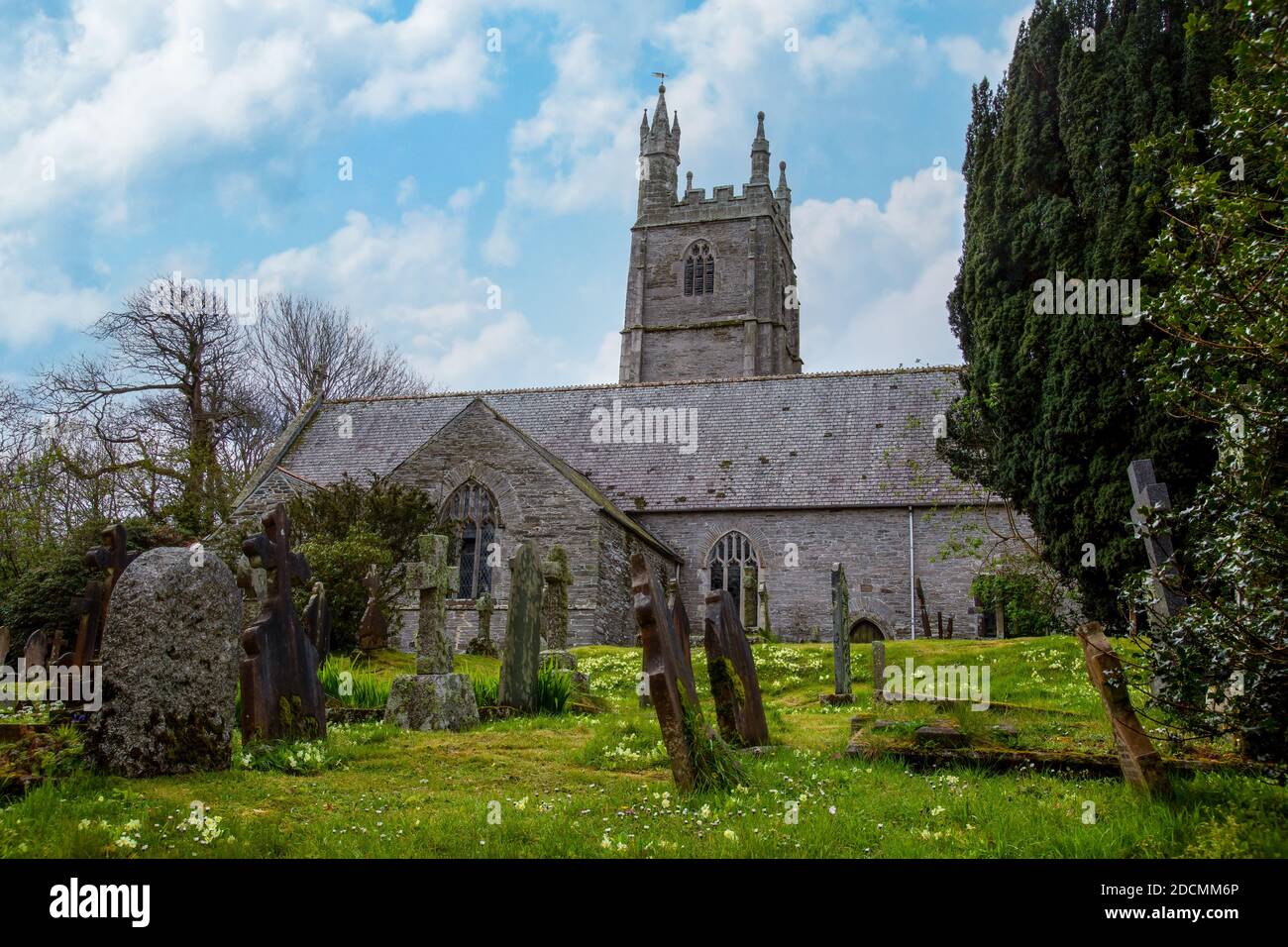 Die St. Mawgan Church ist eine Pfarrkirche aus dem 13. Jahrhundert in North Cornwall, die den Heiligen Mauganus und Nikolaus geweiht ist. Stockfoto