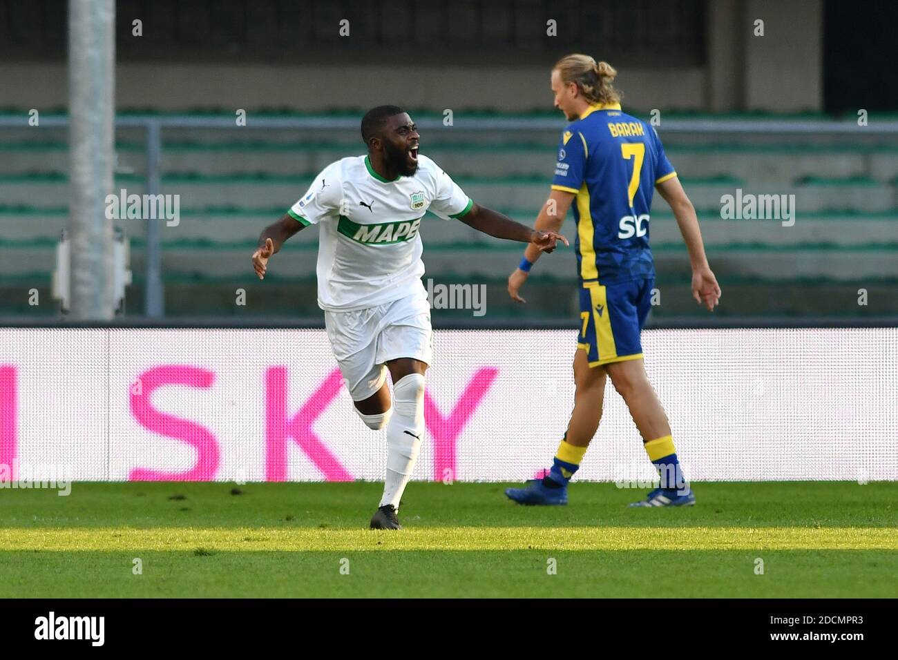 Marcantonio Bentegodi Stadion, Verona, Italien, 22 Nov 2020, Jeremie Boga (Sassuolo) feiert sein Tor während Hellas Verona vs Sassuolo Calcio, Italienischer Fußball Serie A Spiel - Foto Alessio Tarpini / LM Stockfoto