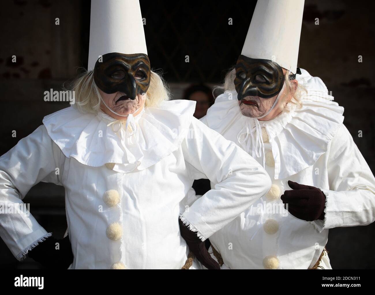 VENEDIG, ITALIEN - FEBRUAR 2018: Verschiedene Visionen des Karnevals von Venedig 2018 Stockfoto