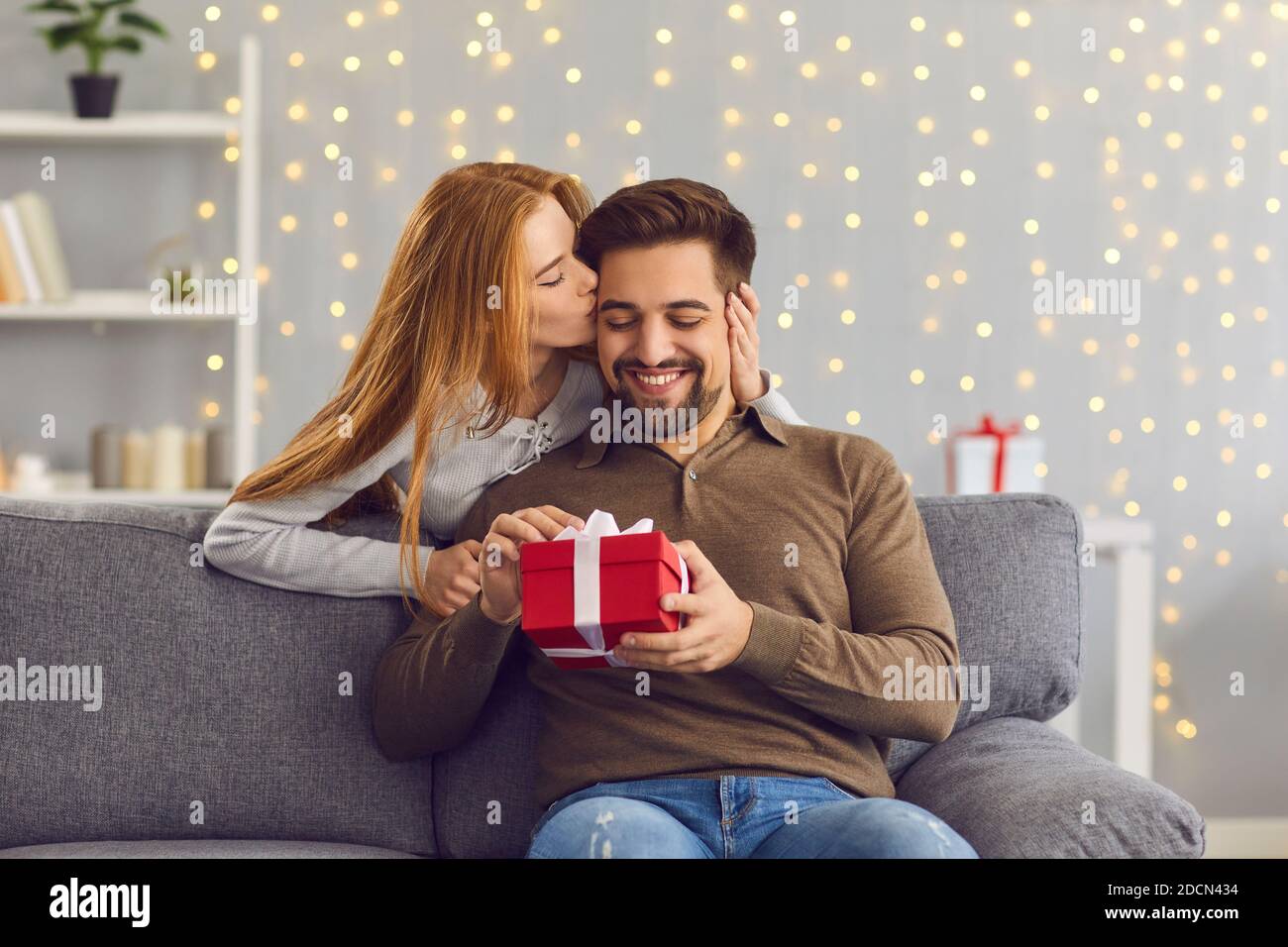 Ehefrau Teilt Sich Ihren Mann Mit Einem Weiblichen Date Ehefrau Teilt Sich Ihren Mann Mit Einem Weiblichen Date