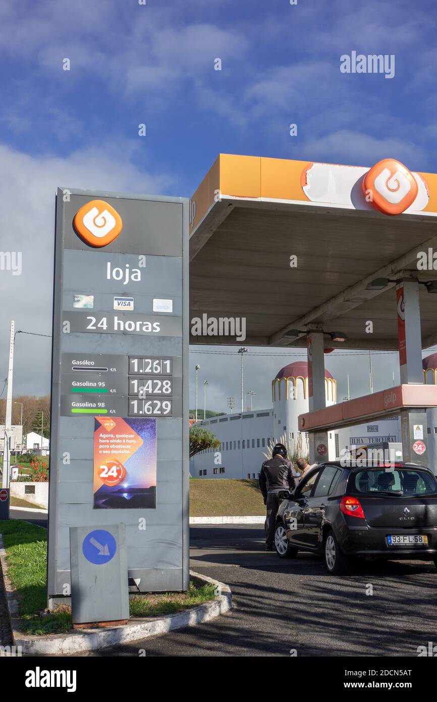 Galp Tankstelle Logo Schild Zeigt Die Preise Von Dezember 2019, Angra Do Heroismo Terceira Insel Die Azoren Portugal Stockfoto