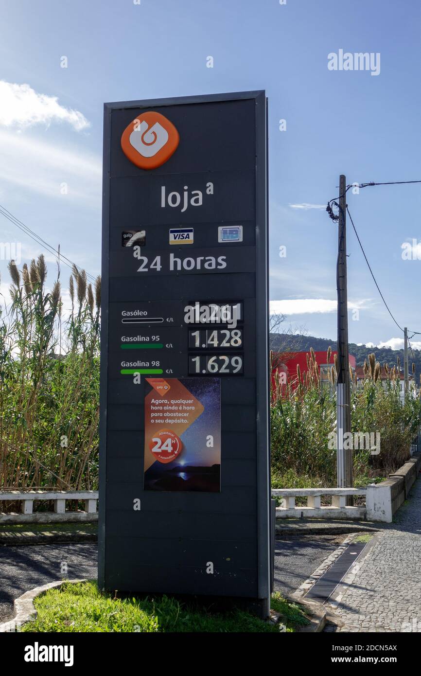 Galp Tankstelle Logo Schild Zeigt Die Preise Von Dezember 2019, Angra Do Heroismo Terceira Insel Die Azoren Portugal Stockfoto