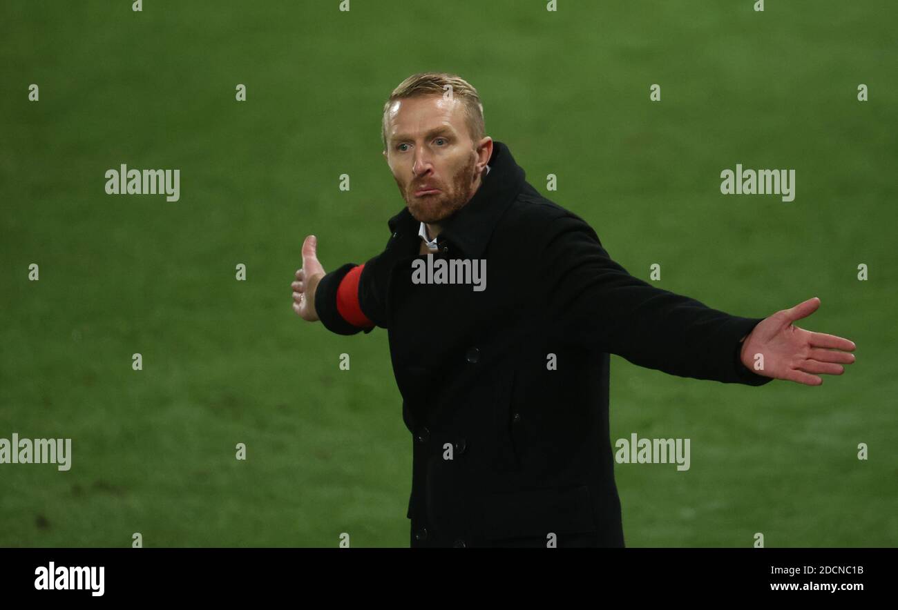 Gents Assistenzcoach Wim De Decker Gesten während eines Fußballmatches zwischen Sporting Charleroi und KAA Gent, Sonntag, 22. November 2020 in Charleroi, ON Stockfoto