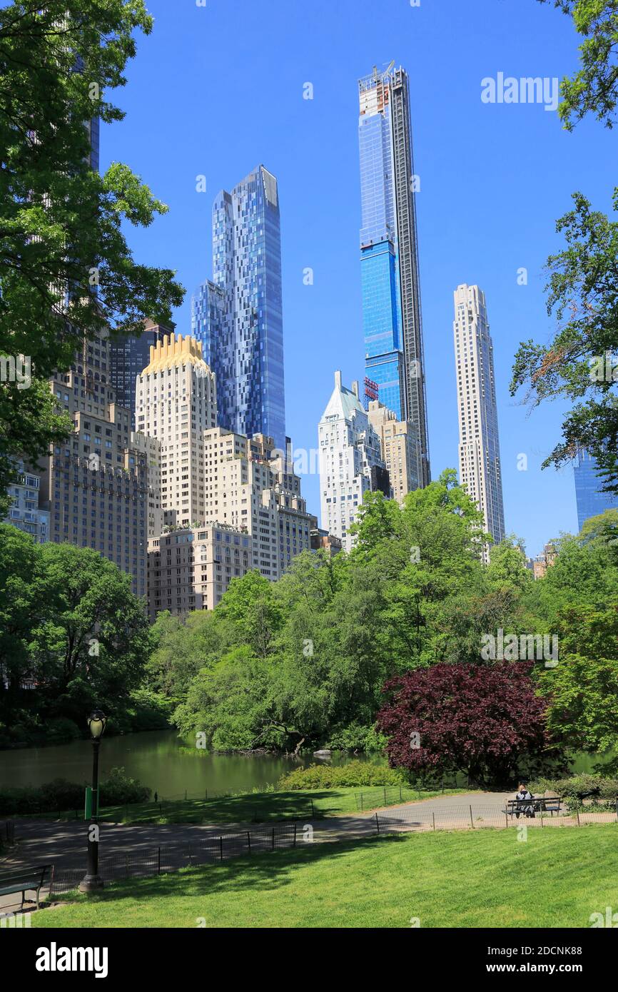 Milliardär's Row, Luxus-Wolkenkratzer, hoch über Central Park, Manhattan, New York City, USA Stockfoto