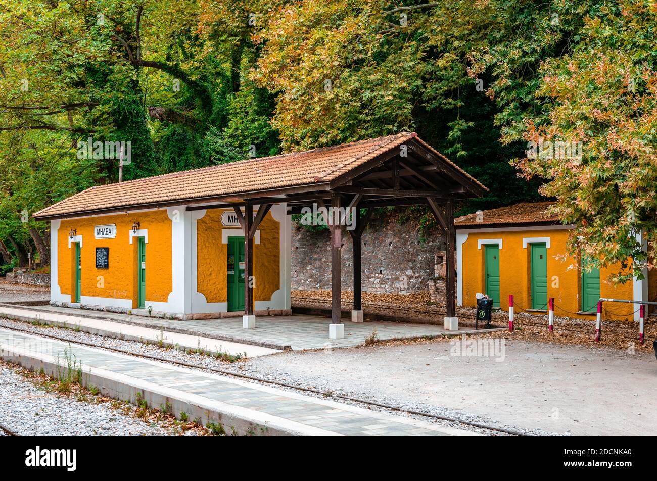 Blick auf den alten Bahnhof Milies. Milies ist ein traditionelles Dorf, an den Hängen des Monte Pelion, Griechenland. Stockfoto