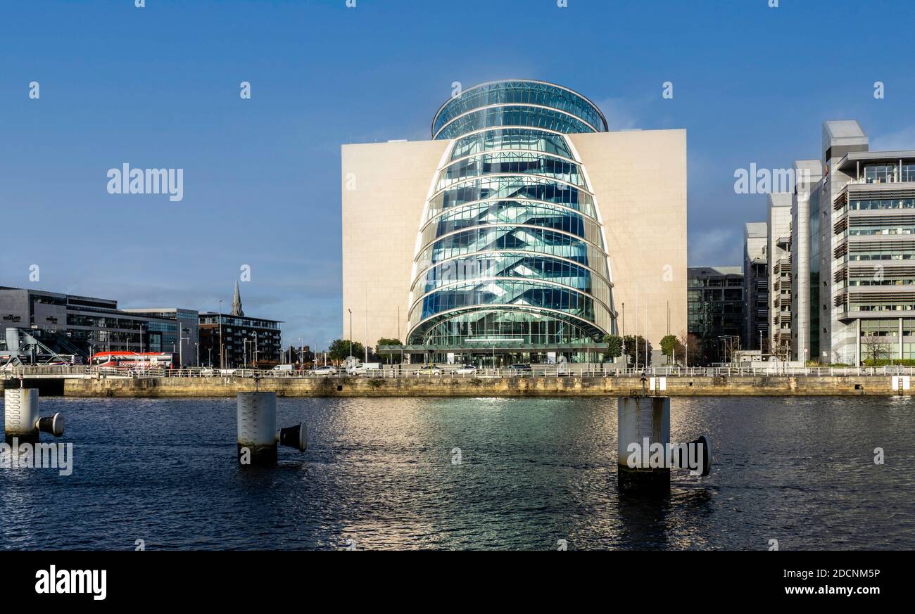 Das Kongresszentrum in Dublin, Irland, liegt an den Spencer Docks mit Blick auf den Liffey, Stockfoto