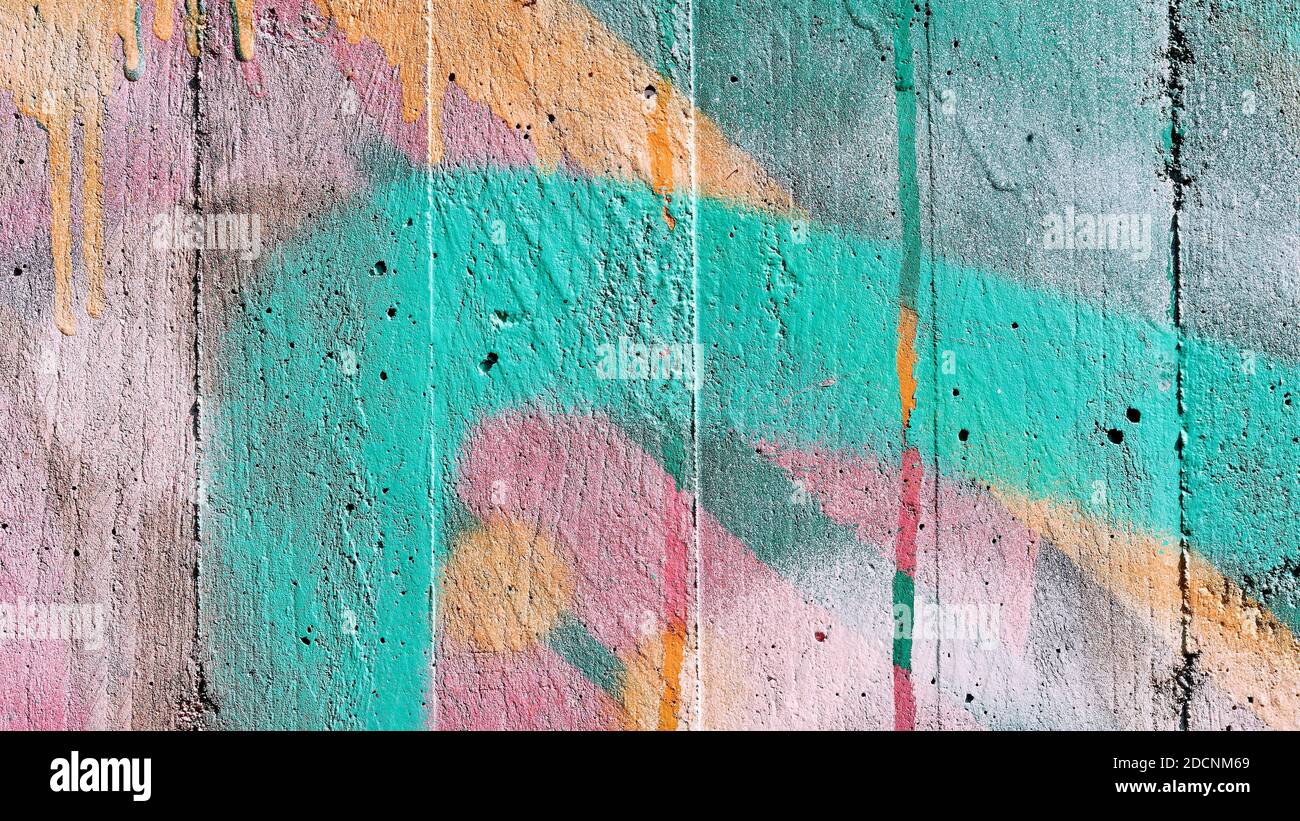 Mehrfarbige abstrakte Malerei an einer Wand Stockfoto