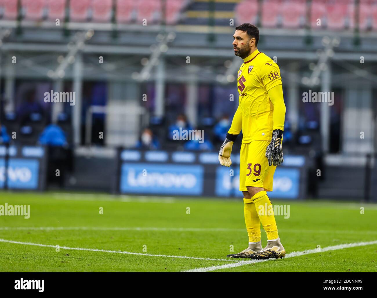 Mailand, Italien. November 2020. Salvatore Sirigu vom FC Turin während des Matches der Serie A 2020/21 zwischen FC Internazionale und FC Turin im San Siro Stadion, Mailand, Italien am 22. November 2020 - Foto FCI/Fabrizio Carabelli/LM Credit: Fabrizio Carabelli/LPS/ZUMA Wire/Alamy Live News Stockfoto