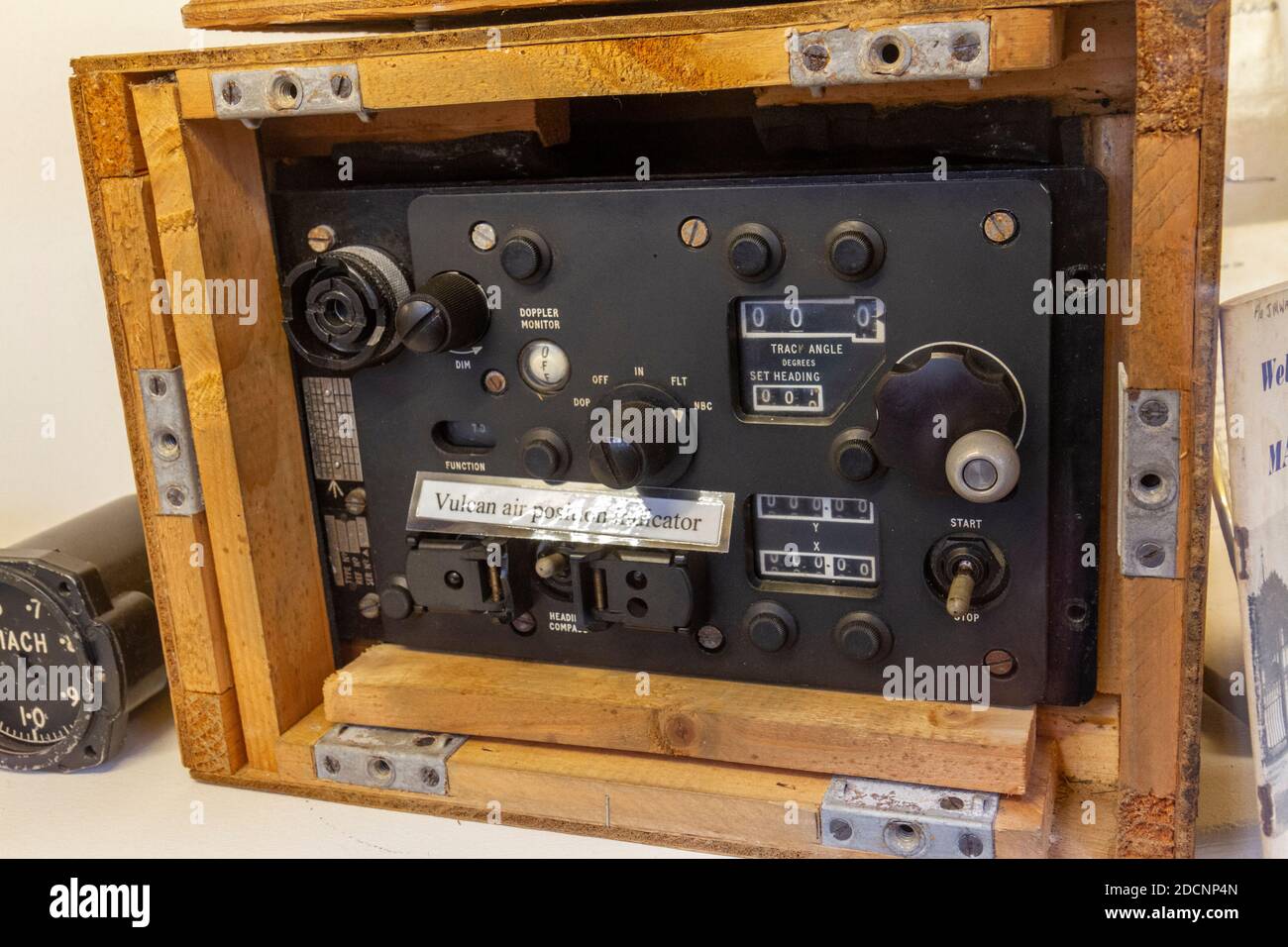 A Vulcan Air Position indicator unit, Lincolnshire Aviation Heritage Museum, East Kirkby, Spilsby, Lincs, Großbritannien. Stockfoto