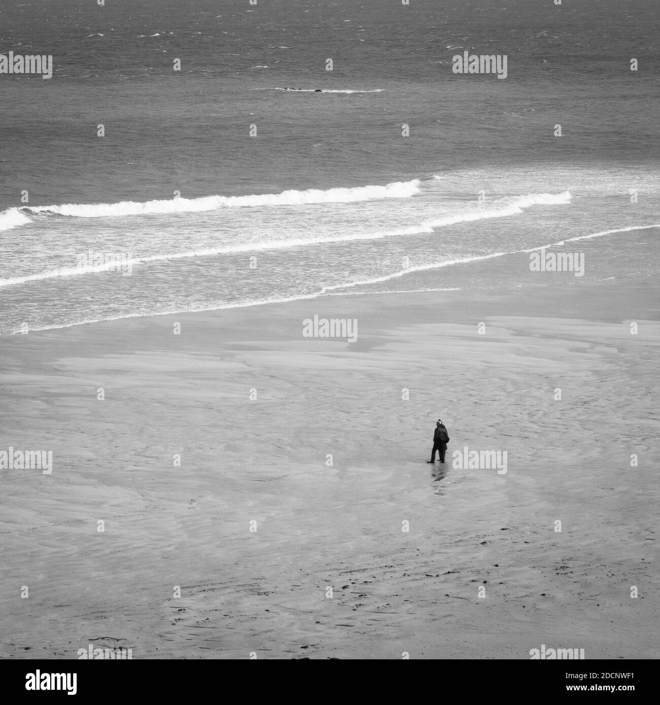 Gehen Sie am Strand spazieren. St Ives Beach, Cornwall. Stockfoto